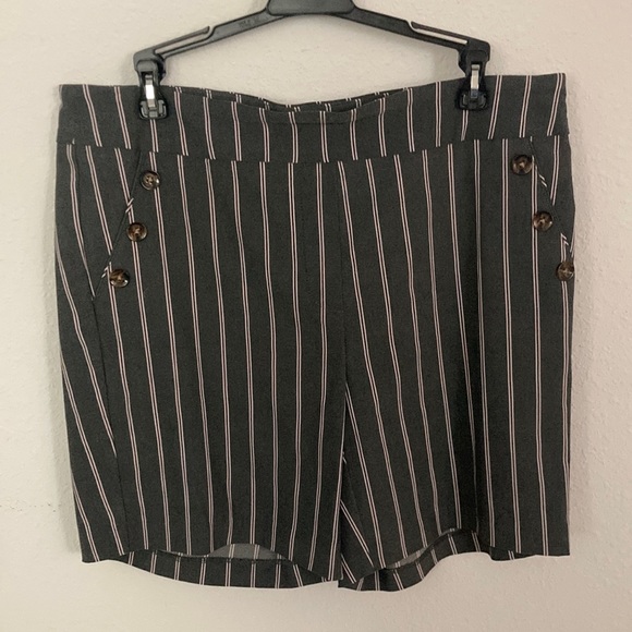 Jessica Riley size 14 Gray with Stripes NWT button pocket details. - Picture 1 of 6